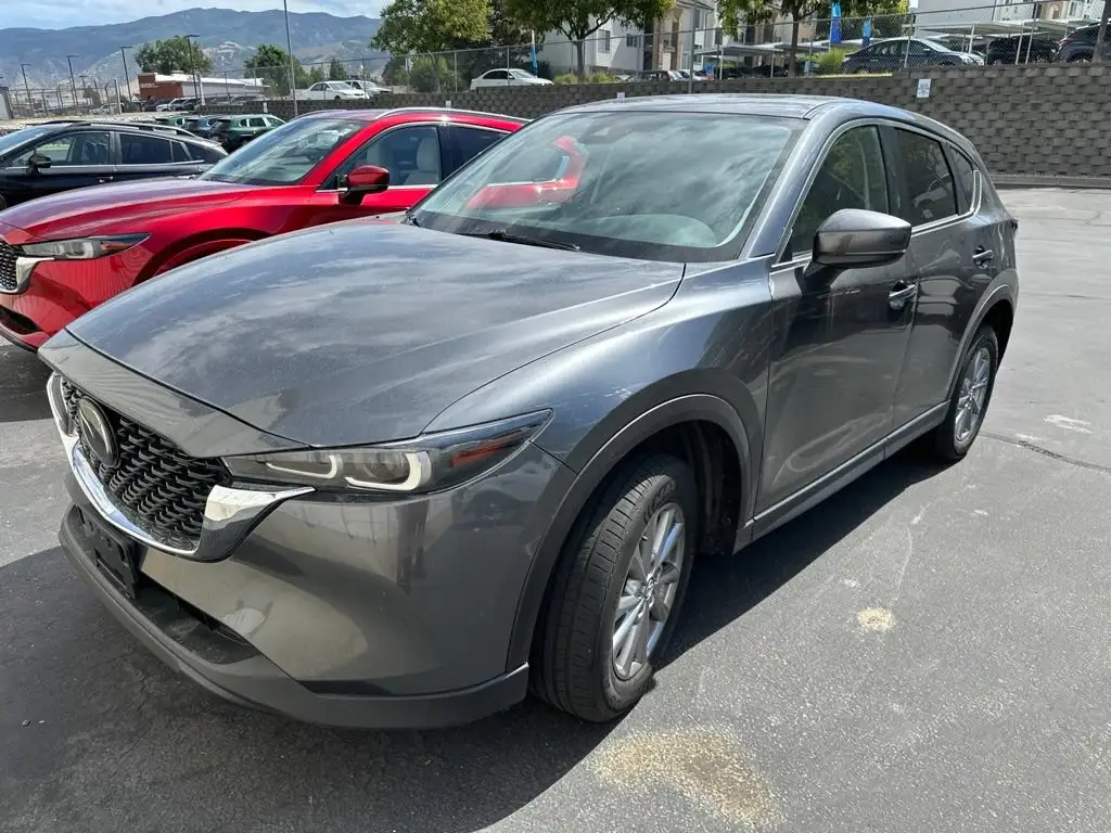 2023 Mazda CX-5 S Preferred package Auto AWD's photo