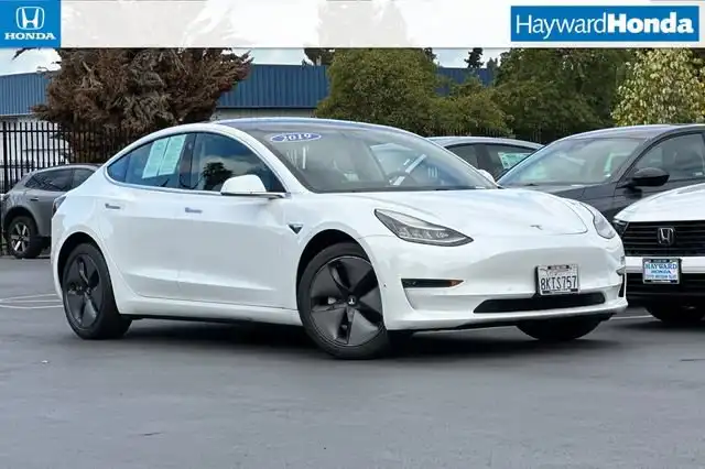 2019 Tesla Model 3 Standard Range Plus's photo