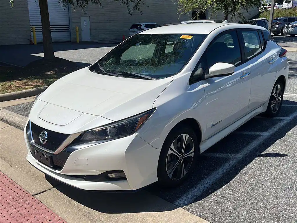 2019 Nissan Leaf SV Plus's photo