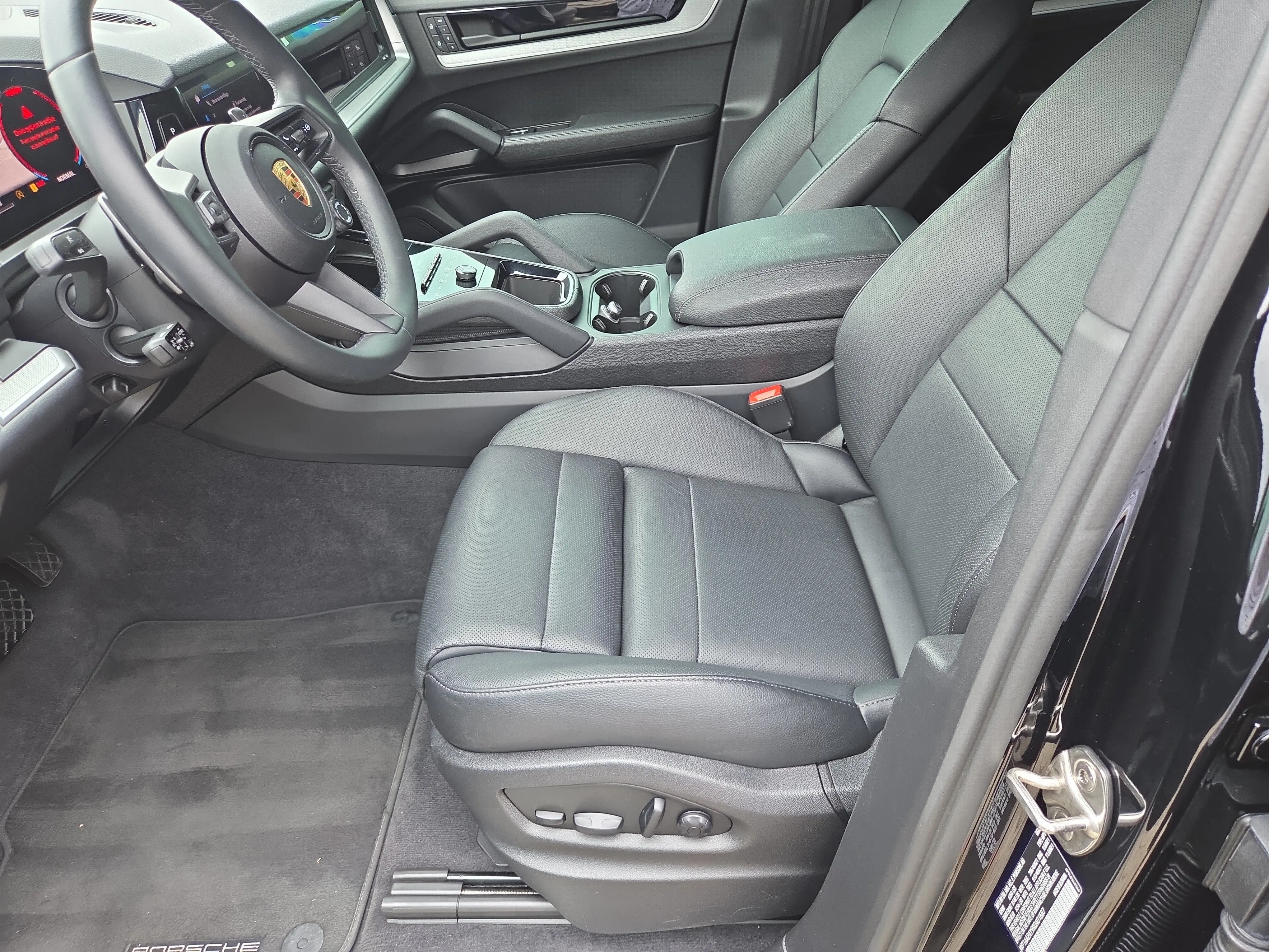 2024 Porsche Cayenne Base photo 5