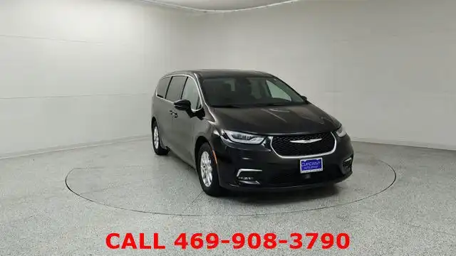 2024 Chrysler Pacifica Touring L's photo