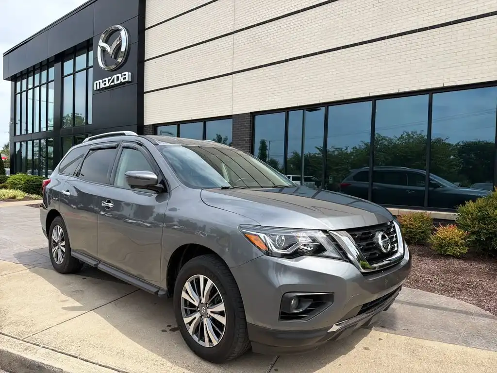 2020 Nissan Pathfinder SL FWD's photo