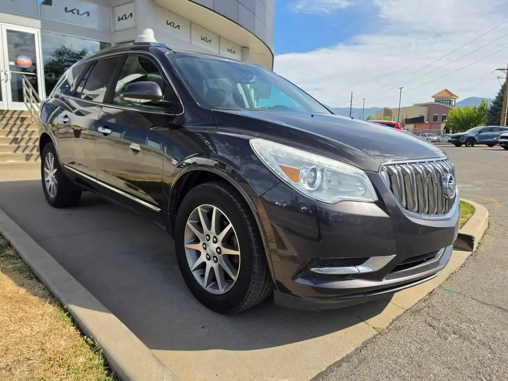 2017 Buick Enclave Leather AWD photo 3