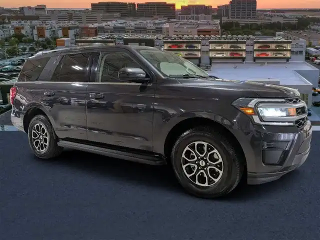 2024 Ford Expedition XLT's photo
