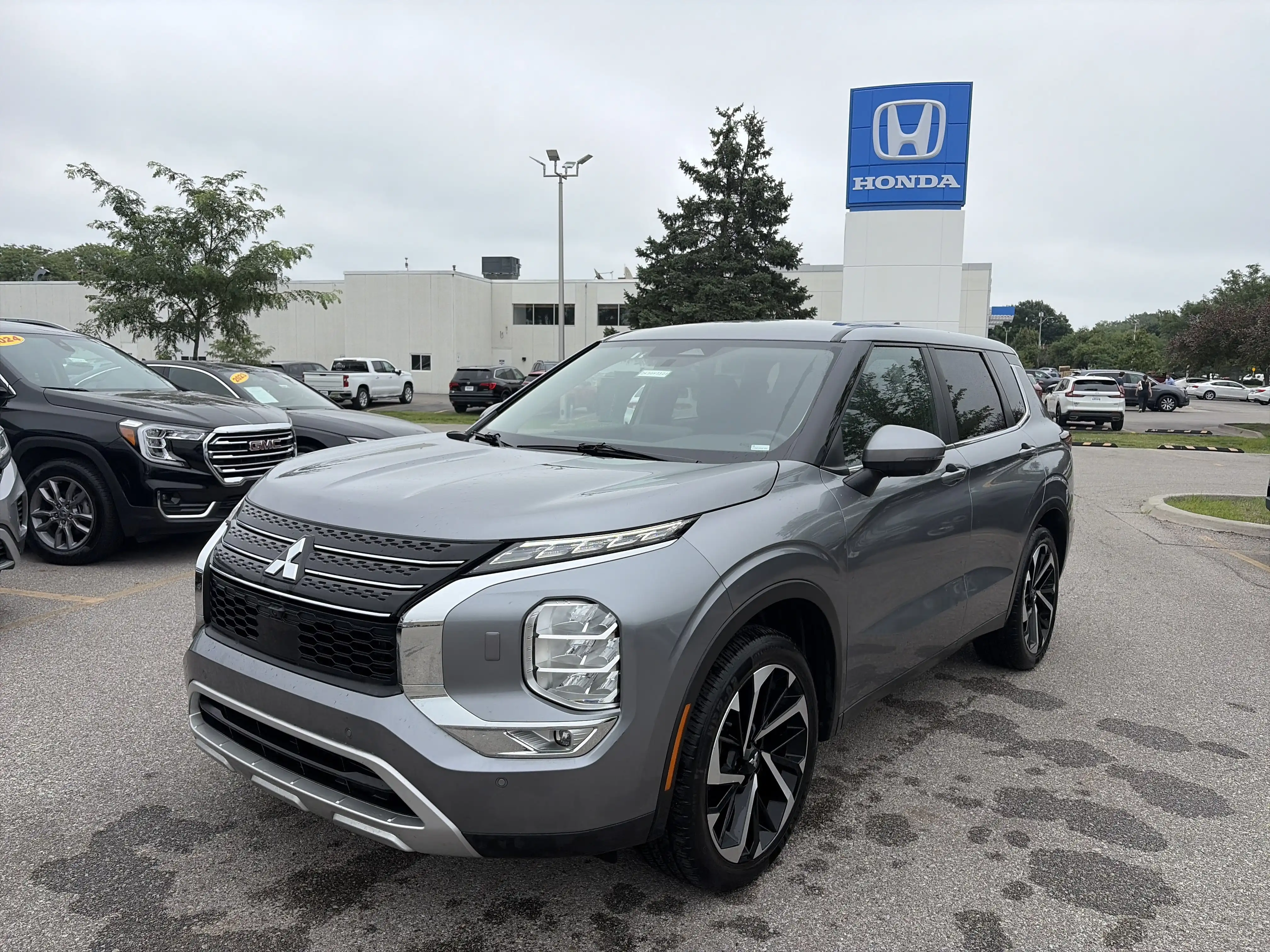 2024 Mitsubishi Outlander SE S-AWC's photo