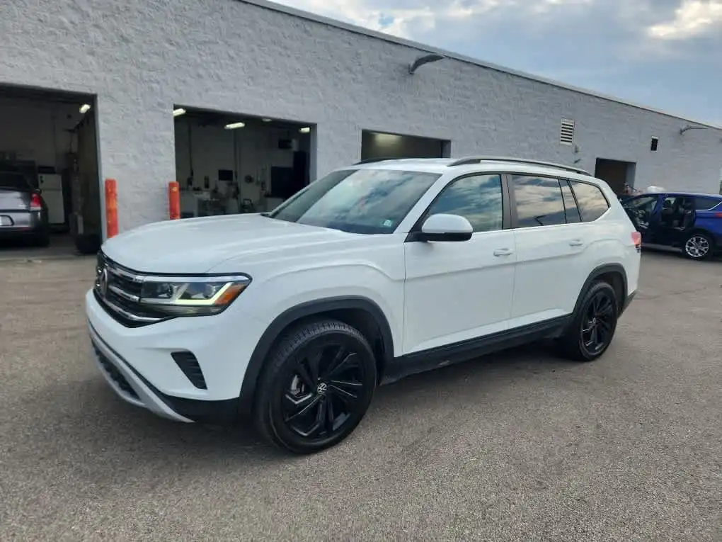 2023 Volkswagen Atlas 3.6L SE with Tech 4Motion's photo