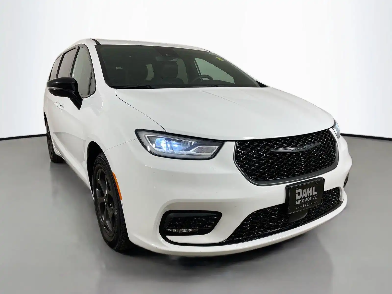 2024 Chrysler Pacifica Hybrid Select S-Appearance PHEV's photo