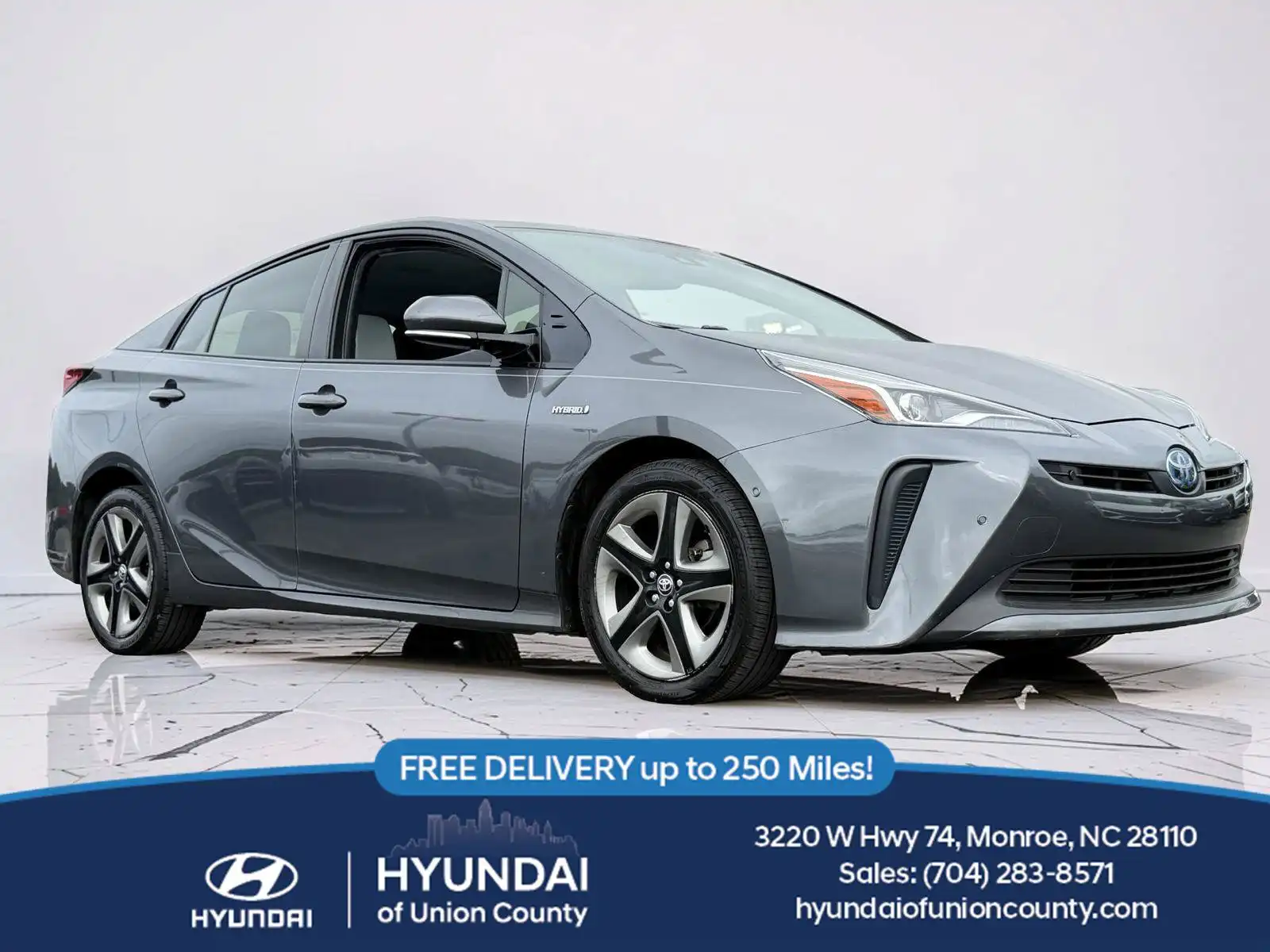 2019 Toyota Prius Limited FWD's photo