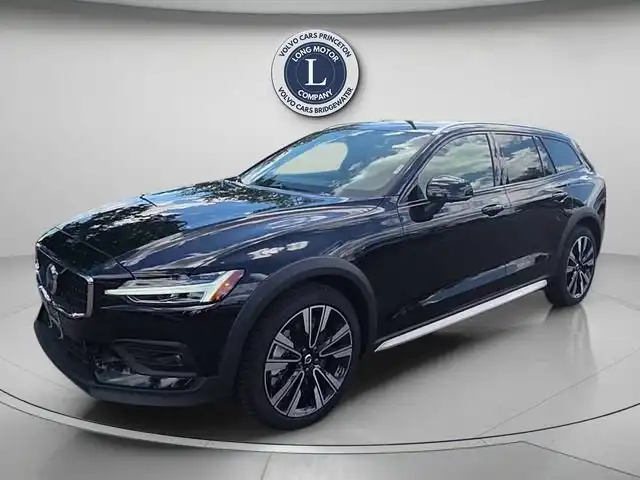 2026 Volvo V60 Cross Country B5 Ultra AWD's photo