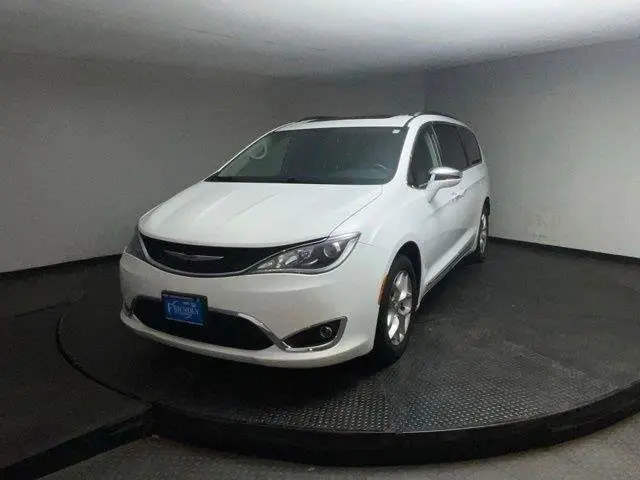2020 Chrysler Pacifica Limited photo 3