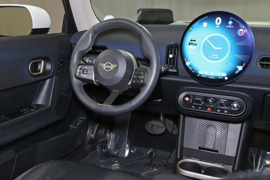 2025 MINI Hardtop Cooper photo 4