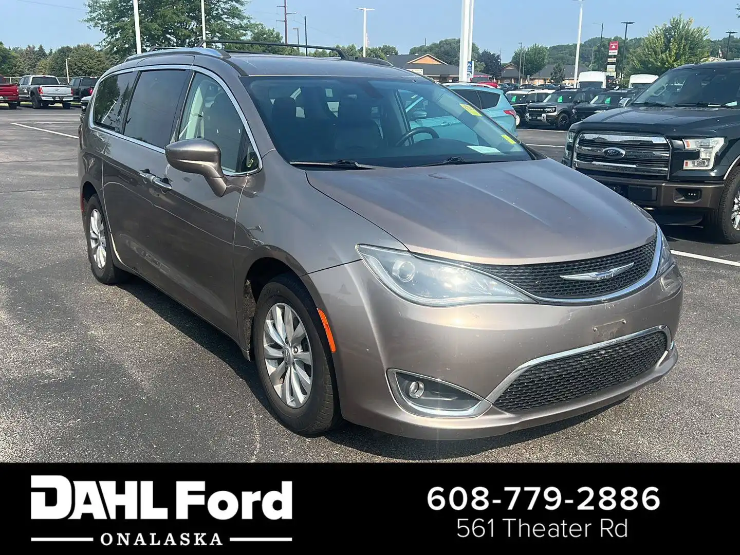 2018 Chrysler Pacifica Touring L's photo