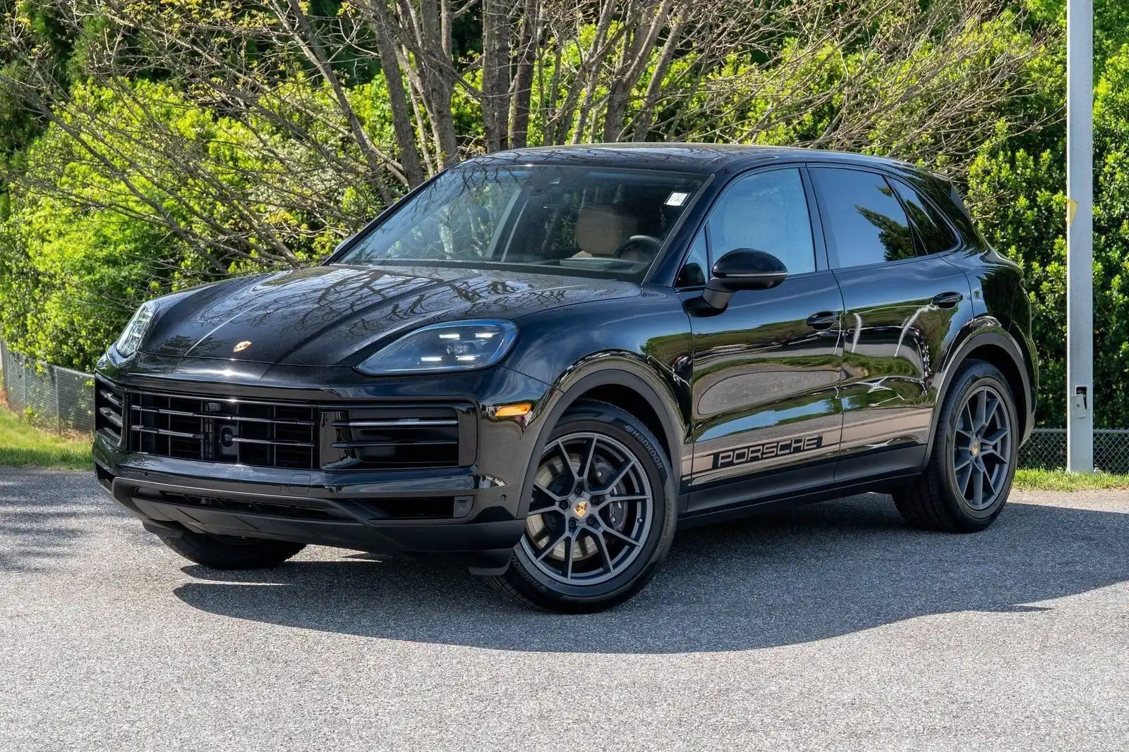 2024 Porsche Cayenne Base's photo