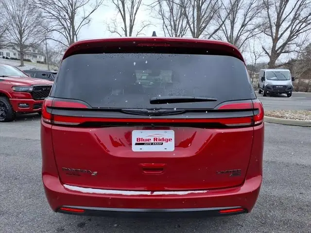2026 Chrysler Pacifica Limited AWD photo 5