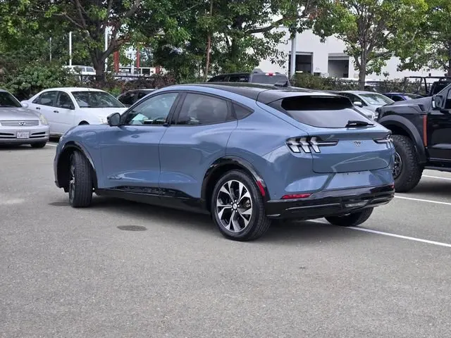 2023 Ford Mustang-Mach-e Premium photo 4