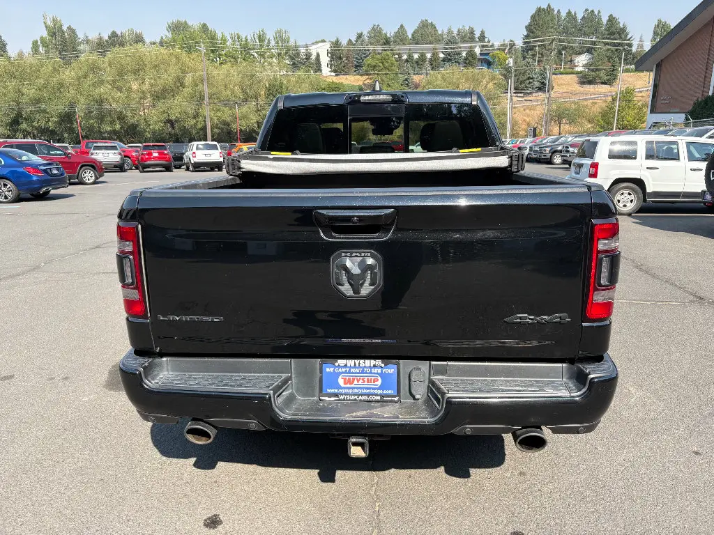2021 RAM 1500 Limited 4WD Crew Cab 5'7 photo 3