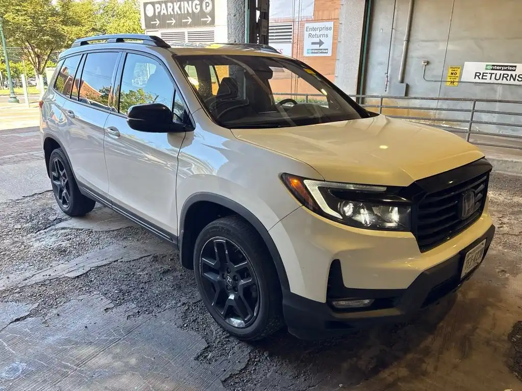 2024 Honda Passport 3.5 Black Edition 4WD Auto's photo