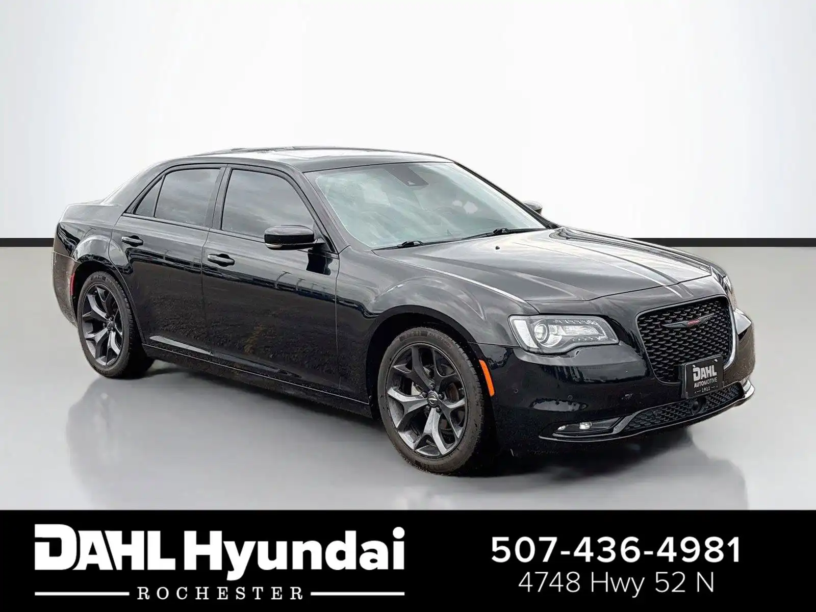 2022 Chrysler 300 S's photo