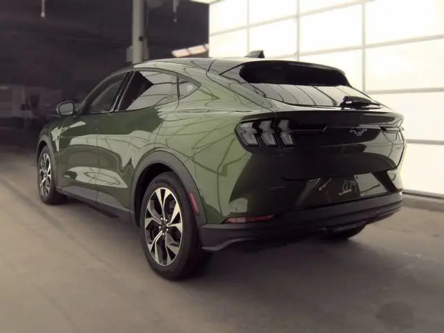 2025 Ford Mustang-Mach-e Select photo 5