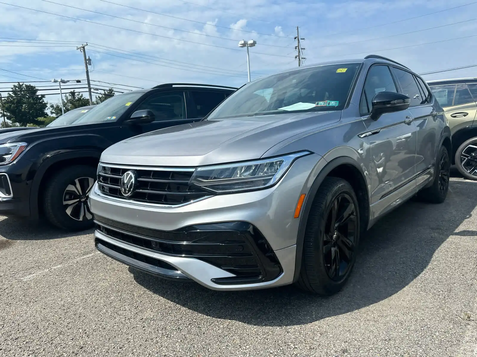 2023 Volkswagen Tiguan 2.0T SE R-Line Black 4Motion's photo