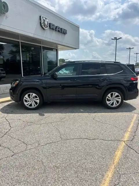 2023 Volkswagen Atlas 3.6L SE w/Tech 4MOTION's photo