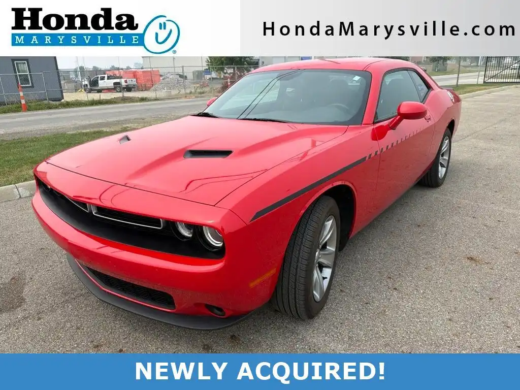 2016 Dodge Challenger SXT's photo