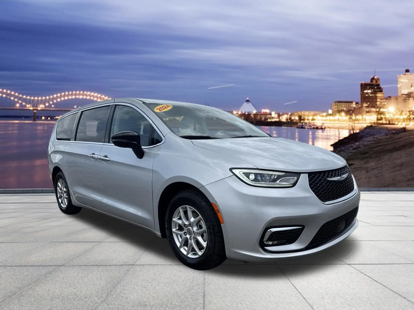 2024 Chrysler Pacifica Touring L photo 4