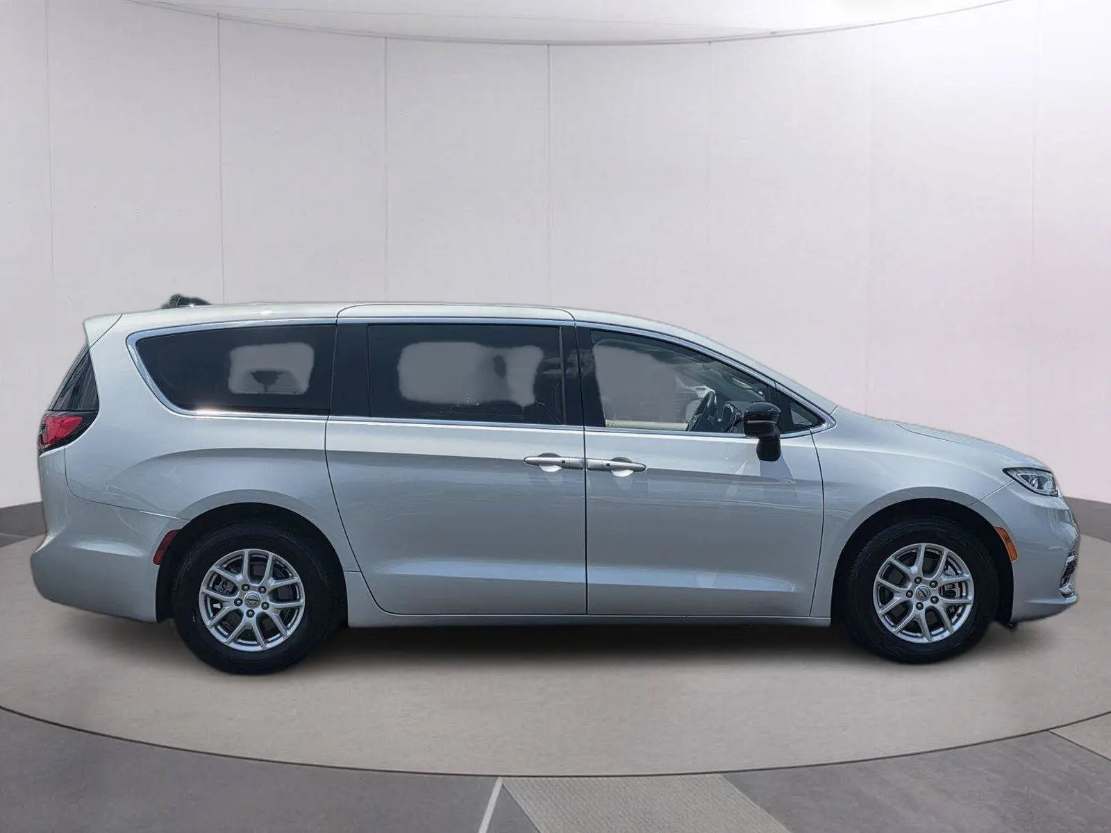 2024 Chrysler Pacifica Touring L photo 4