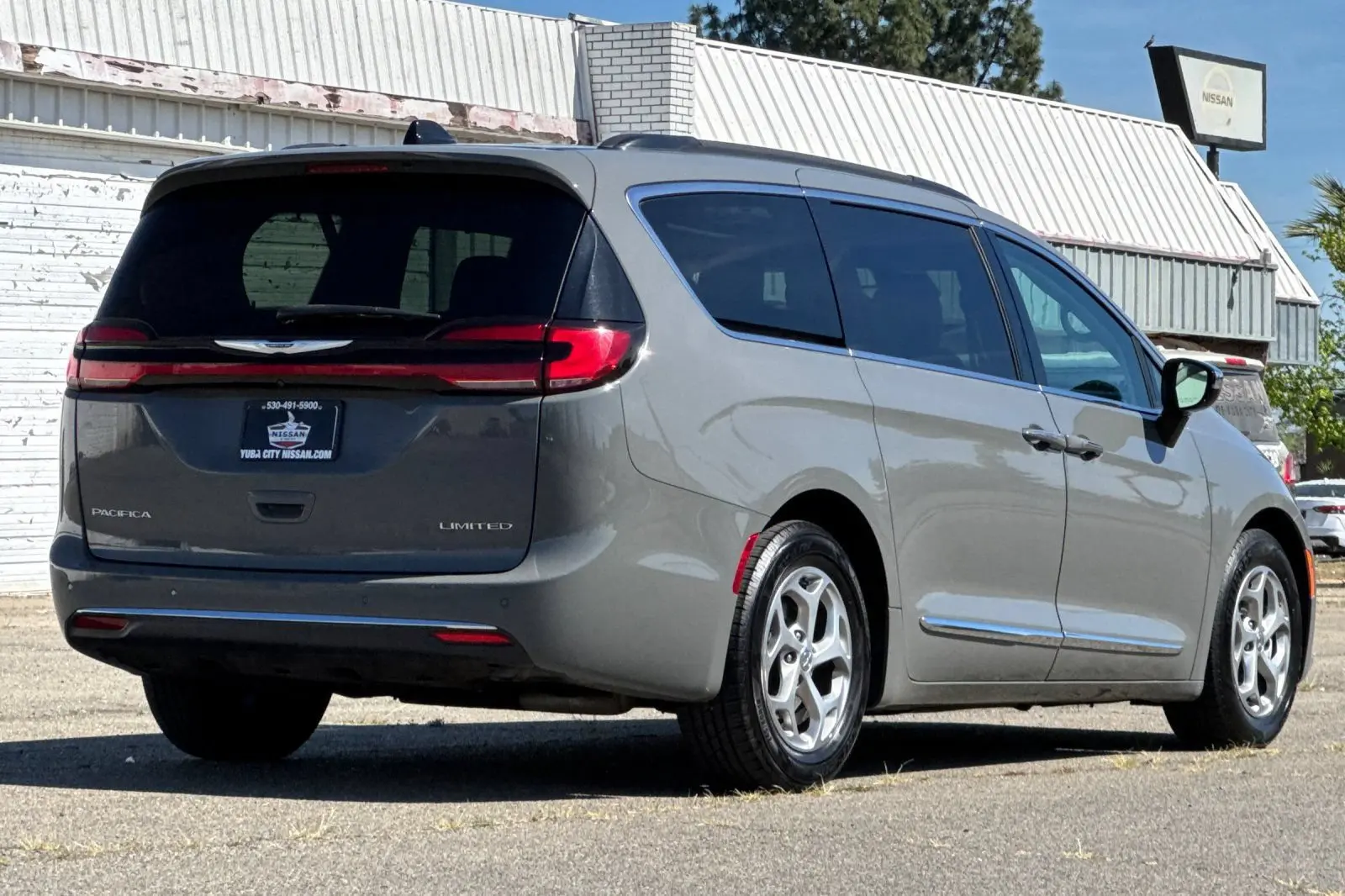 2023 Chrysler Pacifica Limited photo 5