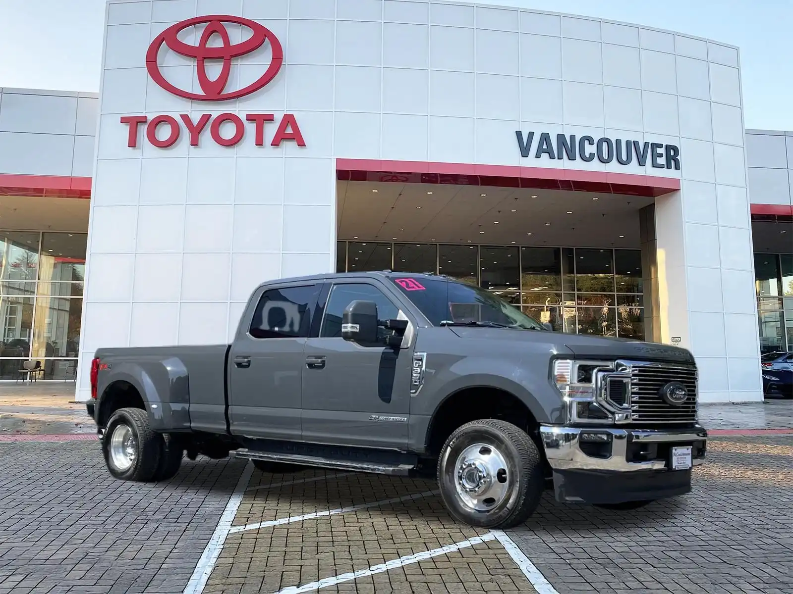 2021 Ford F-350 Lariat 4WD Crew Cab DRW 8' Box's photo