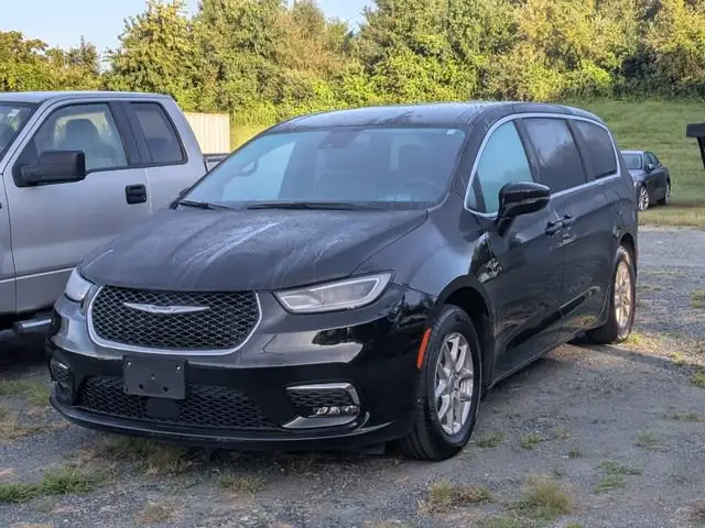 2025 Chrysler Pacifica Select photo 1
