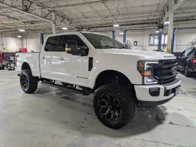 2022 Ford F-250 Lariat 4WD Crew Cab 6-3/4' Box's photo