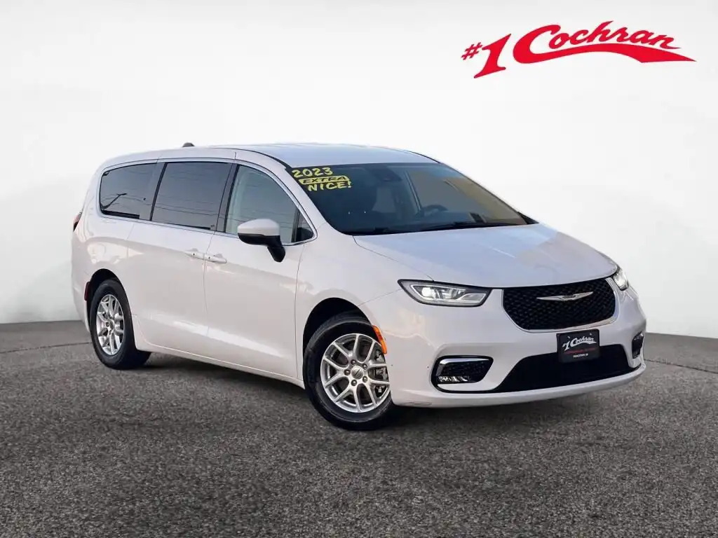 2023 Chrysler Pacifica Touring L's photo