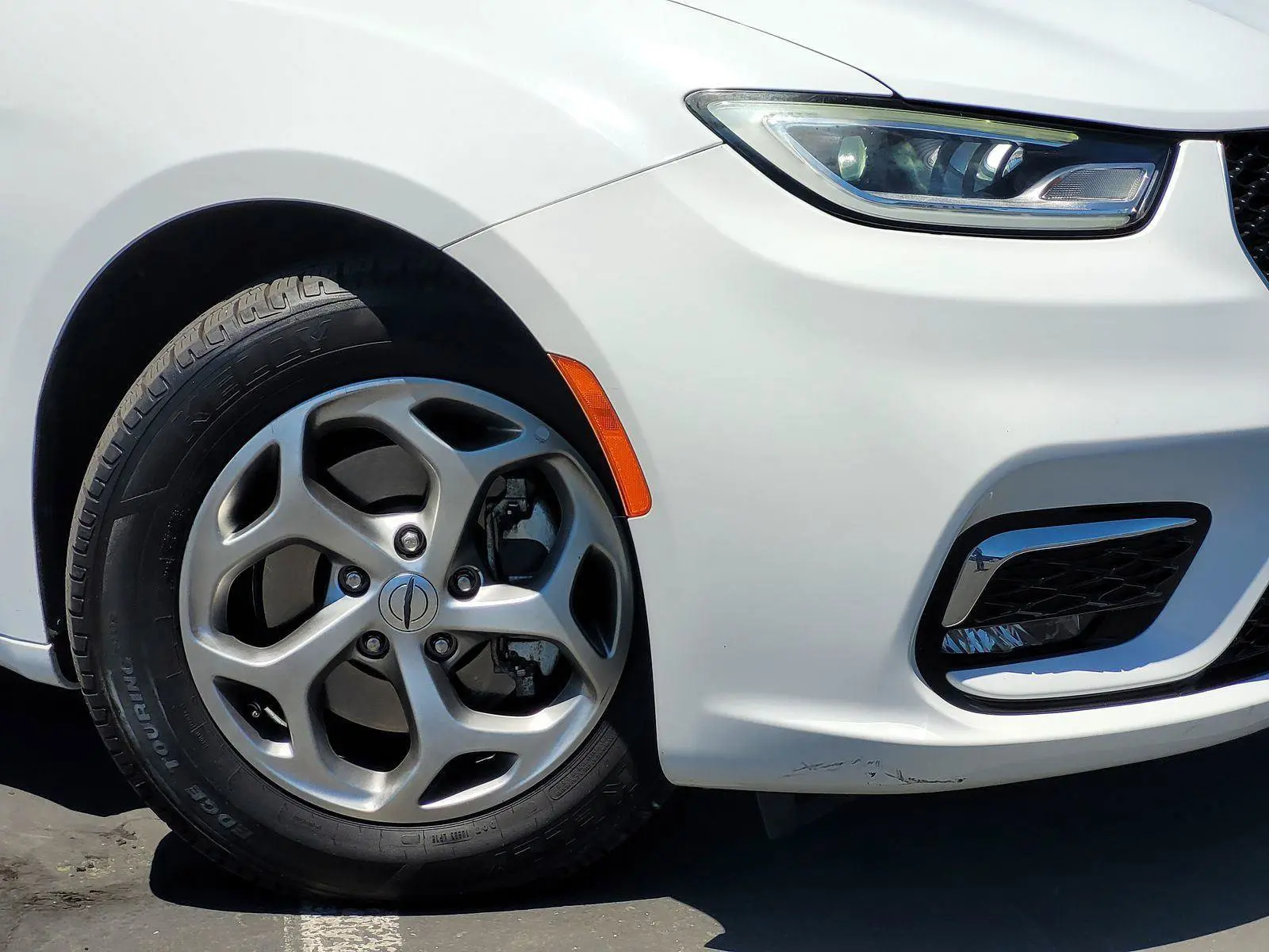 2023 Chrysler Pacifica Limited photo 5
