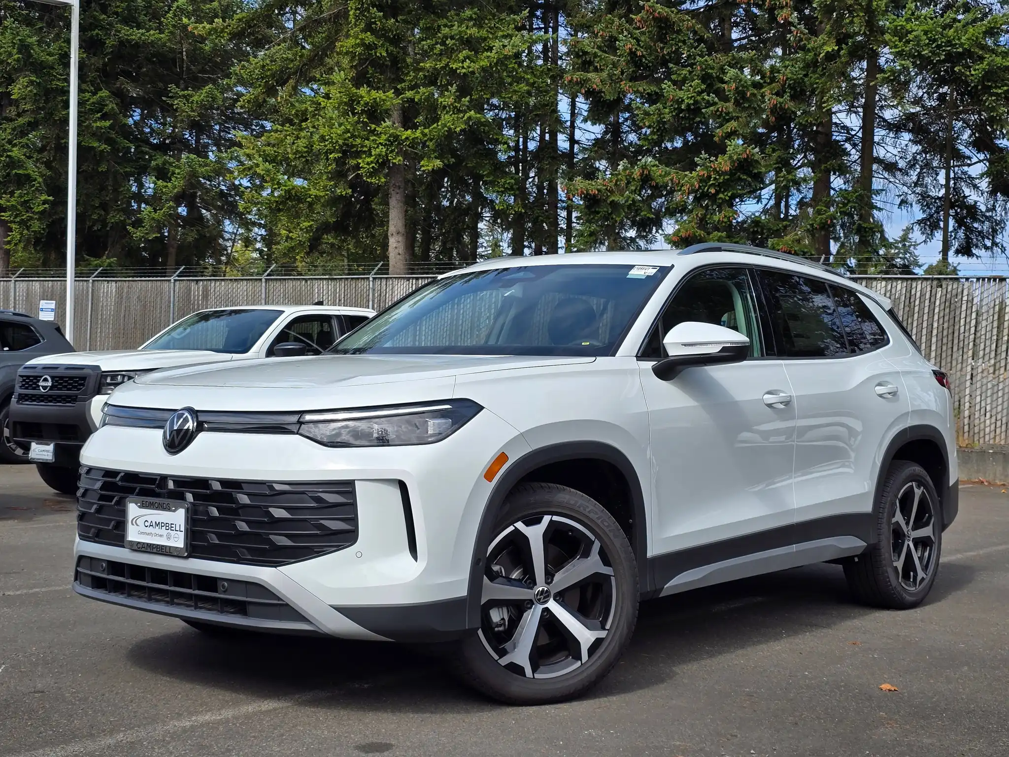 2026 Volkswagen Tiguan 2.0T SE 4Motion's photo