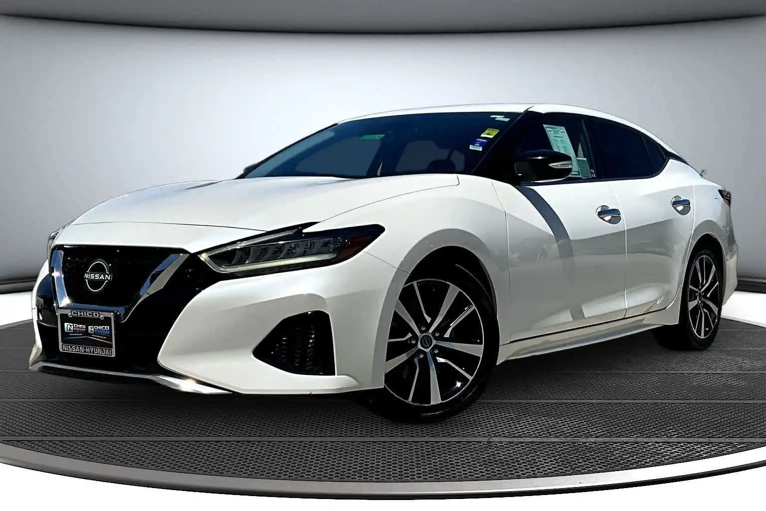 2023 Nissan Maxima SV's photo