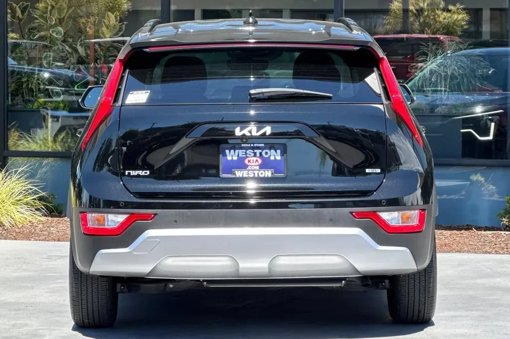 2025 Kia Niro Hybrid EX photo 5