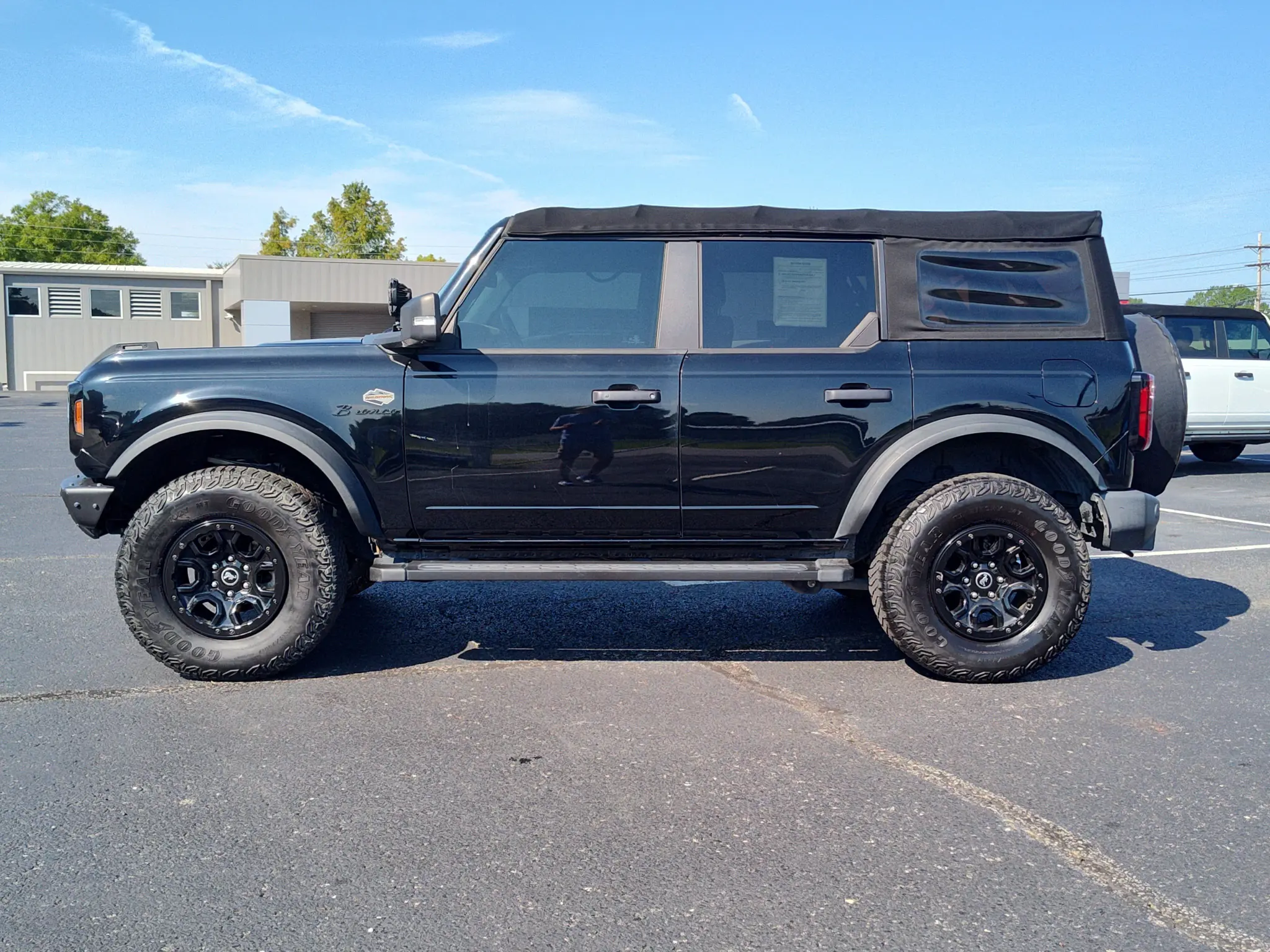 2022 Ford Bronco Wildtrak 4WD photo 3