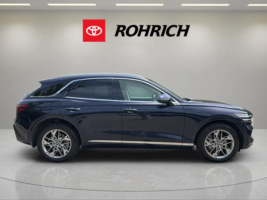 2023 Genesis GV70 2.5T Standard AWD photo 5