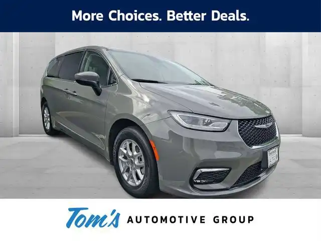2023 Chrysler Pacifica Touring L's photo