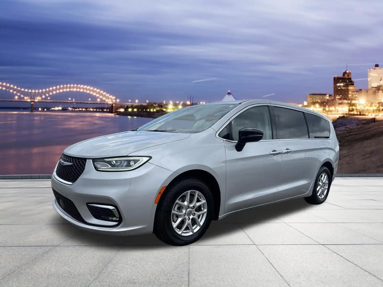 2024 Chrysler Pacifica Touring L's photo