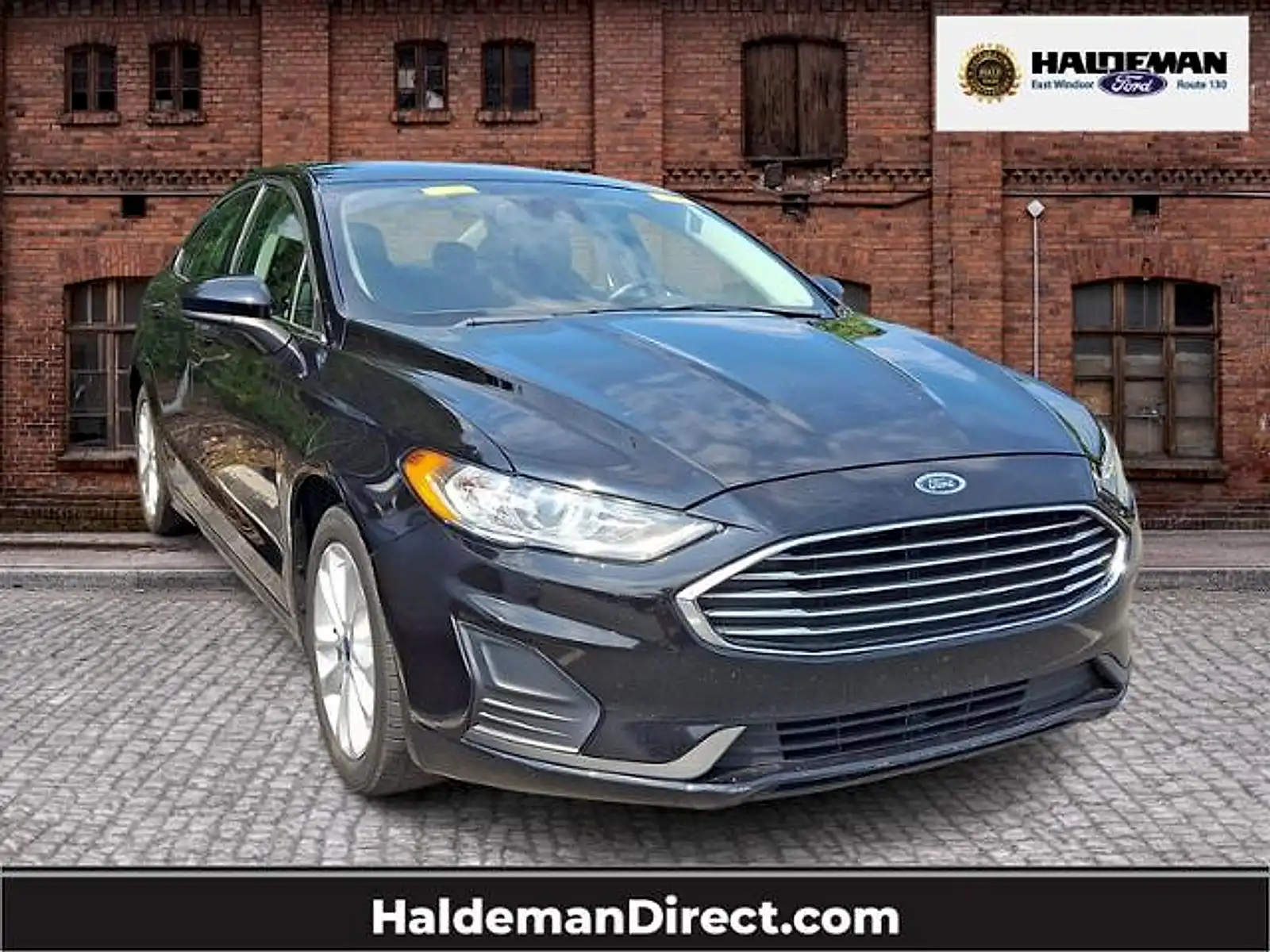 2020 Ford Fusion SE's photo