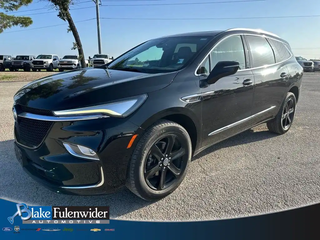 2023 Buick Enclave Essence's photo