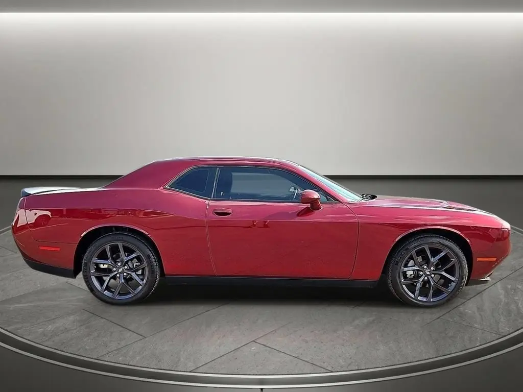 2023 Dodge Challenger SXT Auto photo 5