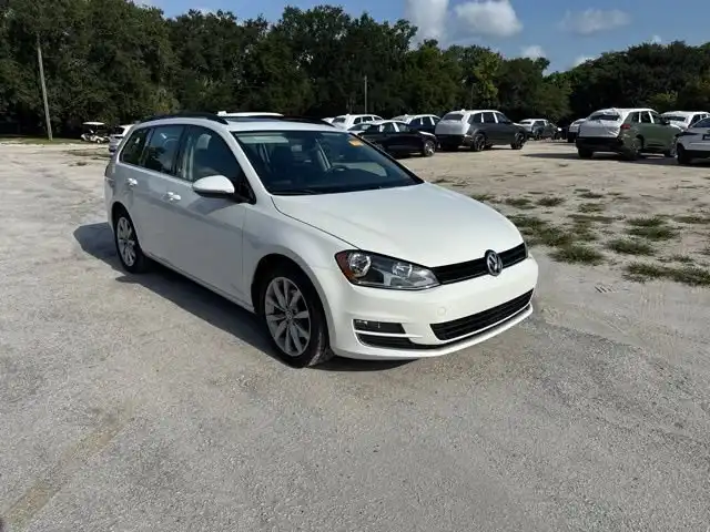 2017 Volkswagen Golf SportWagen TSI SE's photo