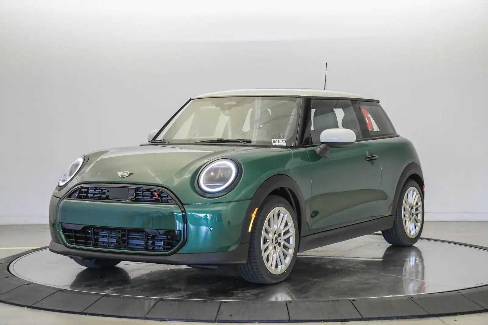 2026 MINI Hardtop Cooper S's photo
