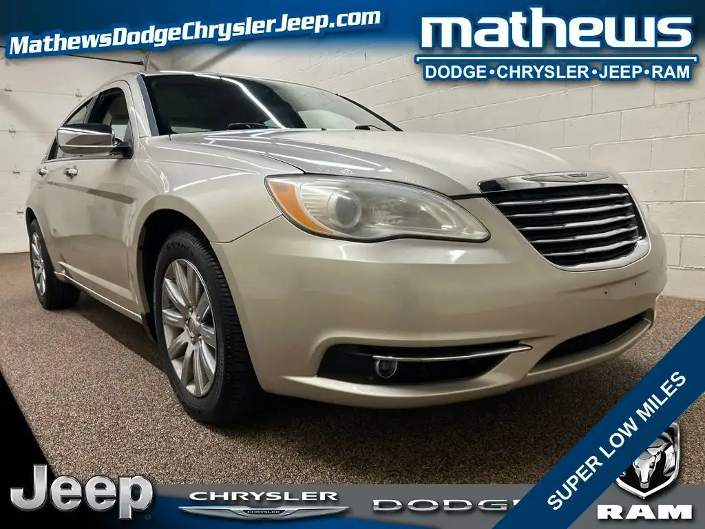 2014 Chrysler 200 Limited's photo