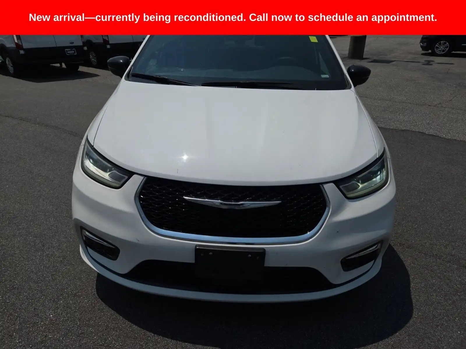 2025 Chrysler Pacifica Select's photo