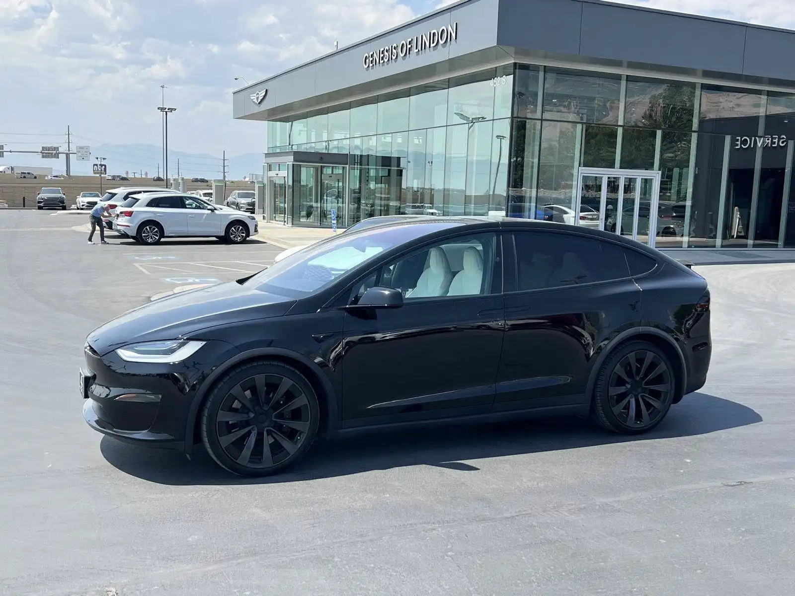 2023 Tesla Model X Long Range's photo