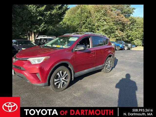 2018 Toyota RAV4 LE AWD's photo